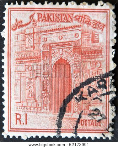 Pakistan - Circa 1961: A Stamp Printed In Pakistan Shows Chota Sona Masjid Gate, Circa 1961