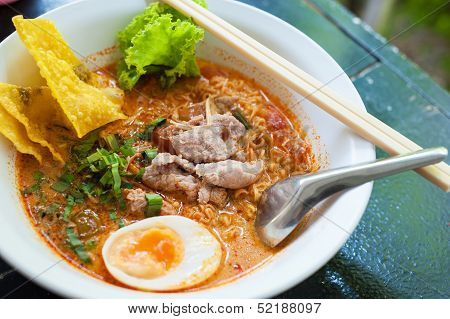 Pork noodle tom yum