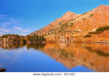 Iskold sø på National Park Pirin