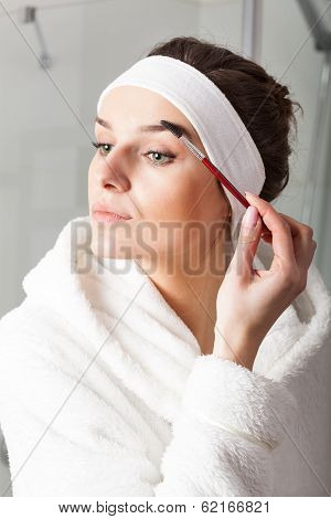 Grooming The Eyebrow