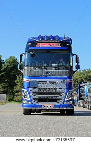 New Volvo FH Tank Truck, Front View