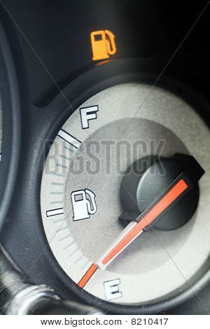 Lampadina di carburante in auto