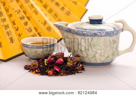 Tea composition with crockery and tea