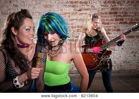 Női Punk-Rock együttes