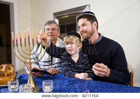 Iluminação de família judaica Chanukah Menorah