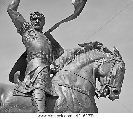 23 foot tall statue of Rodrigo Diaz de Vivar