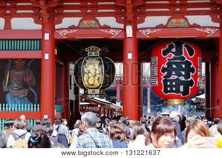 TOKYO-MARCH 29 : The giant red lantern in the Senso-ji Temple in Asakusa, Tokyo on 29 March 2016.The Senso-ji Temple in Asakusa is the most famous temple in tokyo.