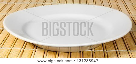 The Symbolic White Dishes On A Bamboo Litter