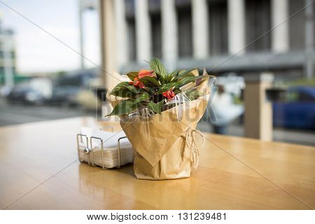 Fine Free cafe Table Setting With Bouquet