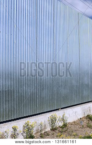A fence made of galvanized stainless steel professional flooring