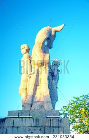 Park On A High Mountain In China, Hart Turned His Head. High Statue Of A Girl With A Boyfriend. A Na