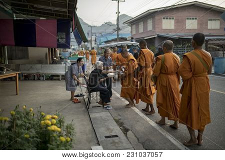 Prachuap Khirikhan Thailand - Oct26,2017 : Thai Family Make Merit By Offering Food To Monk In Klong 