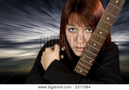 Sad Girl beschermen haar gitaar