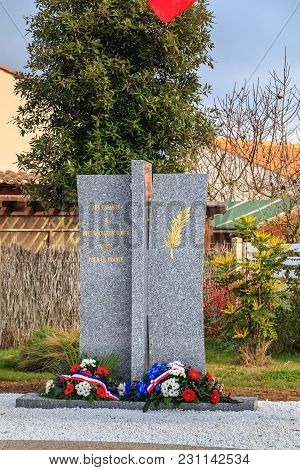 Bretignolles Sur Mer, France - November 11, 2015 : An Autumn Day, Inauguration Of A Monument Of The 