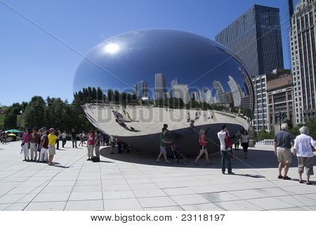 关于 2011 年 8 月 25 日在芝加哥的云门雕塑在芝加哥-8 月 25 日： 旅游。此公用