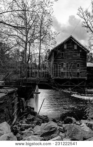 Childersburg, Alabama, Usa - March 25, 2017: Kymulga Grist Mill, Original To Civil War Period, Is Lo