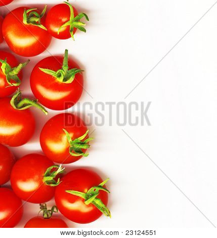 Een rand gemaakt van rode tomaten