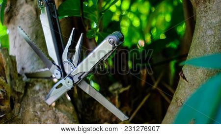 Silver Coating Multitool With Saw And Knife For Military