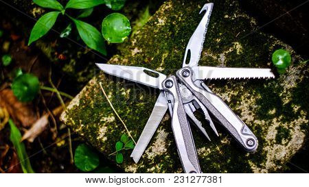 Silver Coating Multitool With Saw And Knife For Military