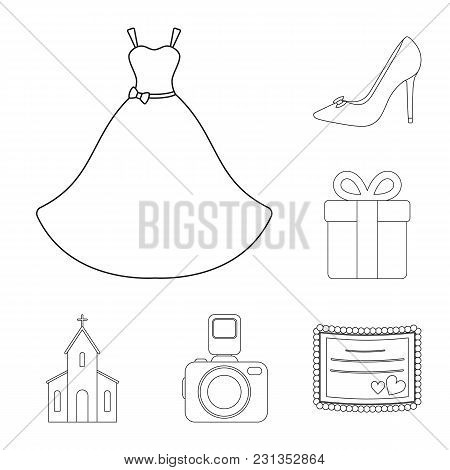 Wedding And Attributes Outline Icons In Set Collection For Design.newlyweds And Accessories Vector S