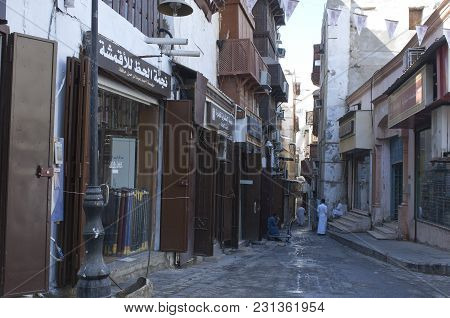 Shops And Shoppers In The Old Market (balad) In Jeddah, Saudi Arabia, 02-07-2015