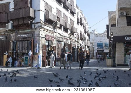 Shops And Shoppers In The Old Market (balad) In Jeddah, Saudi Arabia, 02-07-2015