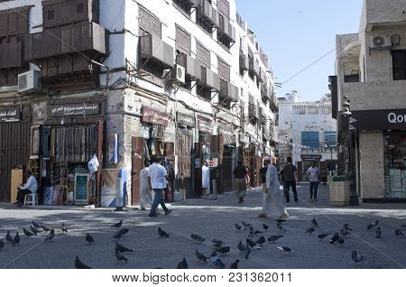 Shops And Shoppers In The Old Market (balad) In Jeddah, Saudi Arabia, 02-07-2015