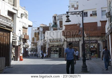 Shops And Shoppers In The Old Market (balad) In Jeddah, Saudi Arabia, 02-07-2015