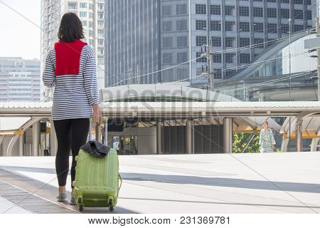 A White Woman Solo Traveller Is Travelling Alone To The Big City
