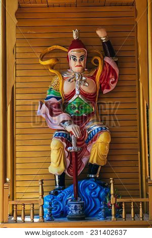 Da Lat, Vietnam - March 9, 2017: The Interior Of The Temple Of The Golden Buddha In Van Hanh Pagoda 