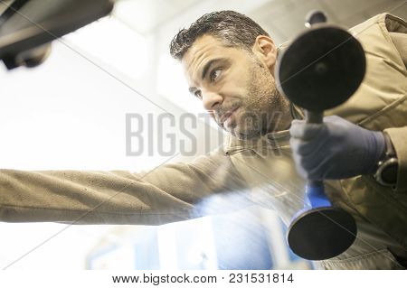 Mechanical Places Glass Suction Cups In The Workshop