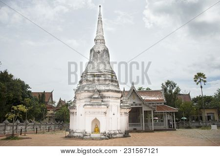 White Chedi At Wat Phra Borommathat Chaiya Temple Of Wat Phra Borommathat Chaiya Temple In Chaiya Di
