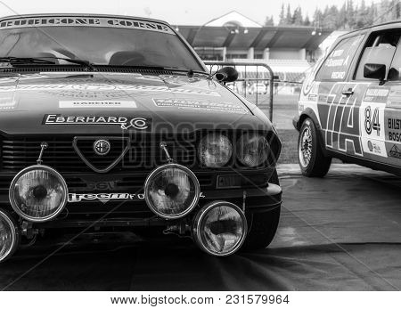 San Marino - Ott 21, 2017 : Alfa Romeo Alfetta Gtv 1983 In Old Racing Car Rally Historical Race