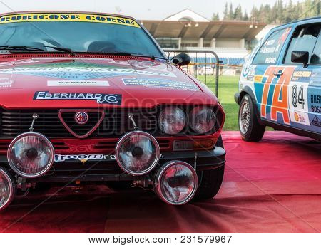 San Marino - Ott 21, 2017 : Alfa Romeo Alfetta Gtv 1983 In Old Racing Car Rally Historical Race