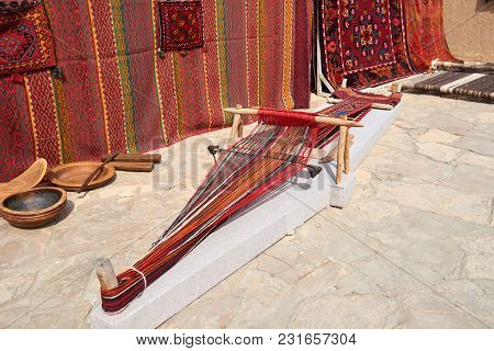 Weaving Machine For Carpet.
Weaving Machine Is The Main Weaving Machine, Equipment Or Device For Man