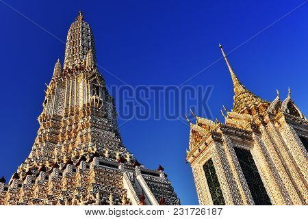Wat Arun Ratchawararam, A Buddhist Temple In Bangkok, Thailand