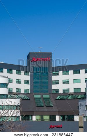 Courtyard By Marriot Exterior Sign And Logo