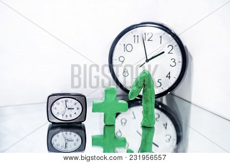 Daylight Saving Time. Dst. Wall Clock Going To Winter Time.