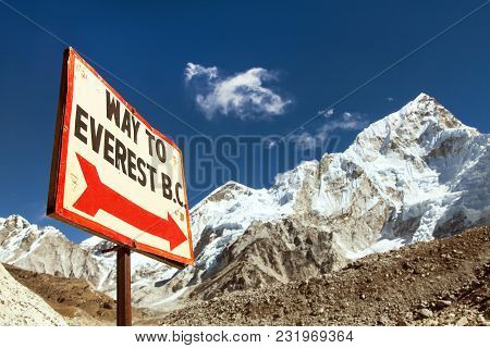 Nuptse Peak Near Gorak Shep Village And Signpost - Way To Everest Base Camp - Khumbu Valley, Solukhu