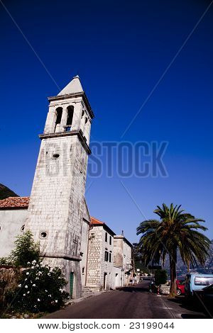 vecchia chiesa nel mediteran