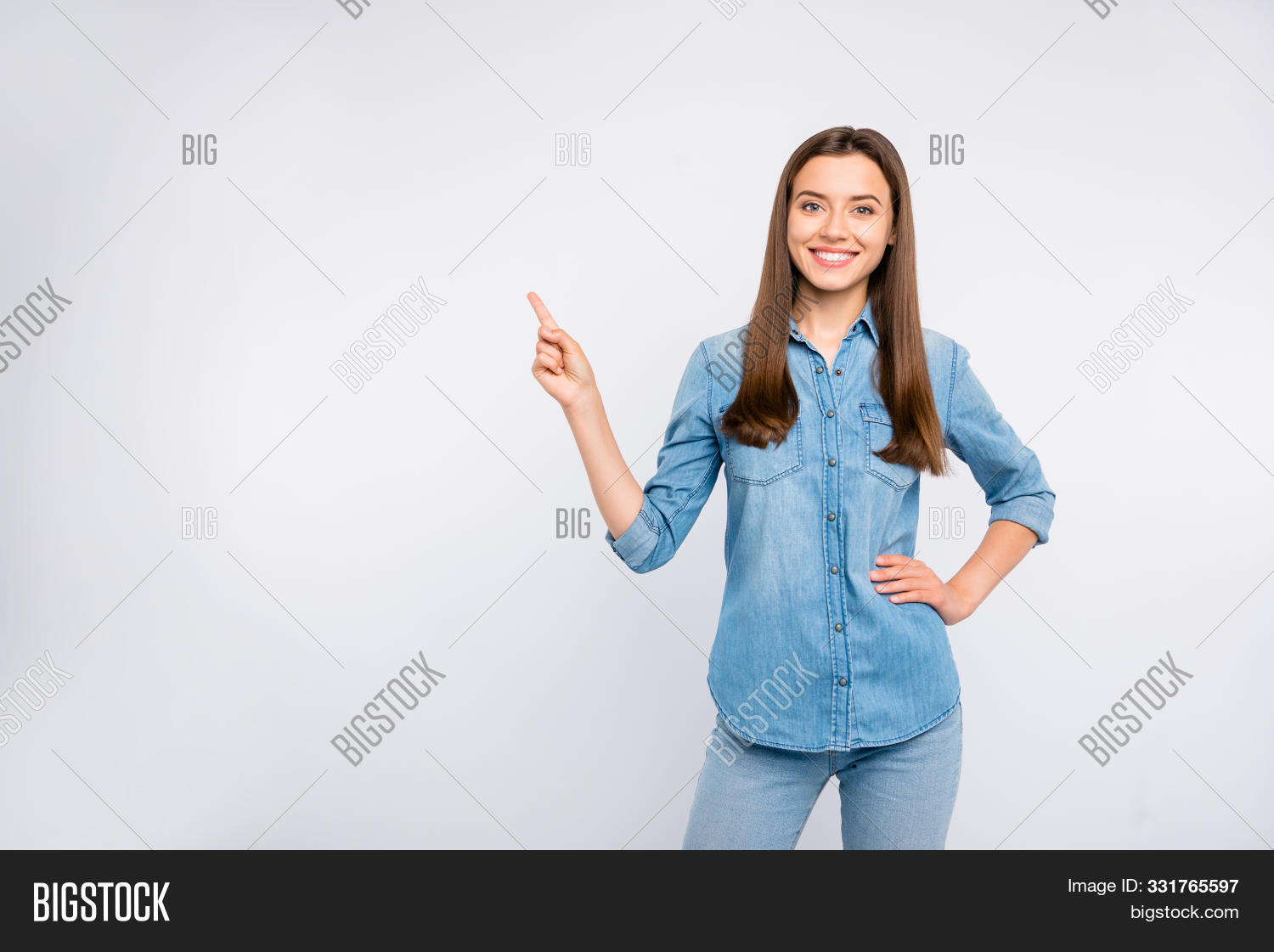 Independent girl. Девочка сила. Девушка указательный палец вверх. Independent woman. Девочка с американским флагом 4 июля.