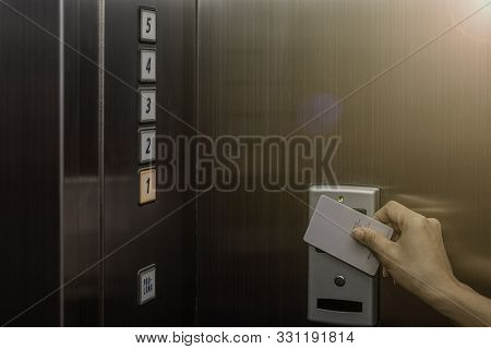 Proximity Card Keyless To Authenticate For Unlock Elevator Befor Up Or Down.
