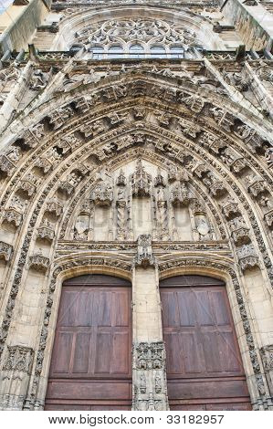 Katedral Saint Maurice kapıda