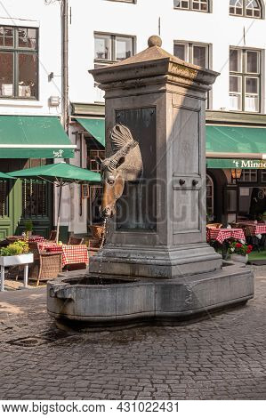 Brugge, Flanders, Belgium - August 4, 2021: Water Hand Pump With Horse Head As Spigot Used By Horse 