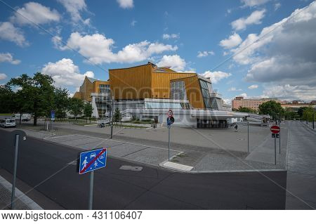 Berlin, Germany - August 11 , 2021 - View Of The Victory Column In Berlin Siegessaule And Surroundin
