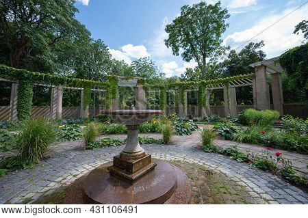 Berlin, Germany - August 11 , 2021 - View Of The Victory Column In Berlin Siegessaule And Surroundin