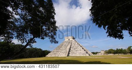 Mayan Pyramid In Chichen Itza Ruins, Yucatan, Mexico