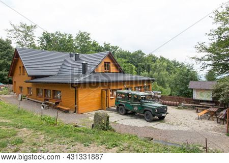 Miedzybrodzie Bialskie, Hrobacza Laka, Poland: July 23, 2021: Tourist Hostel On Hrobacza Laka In The