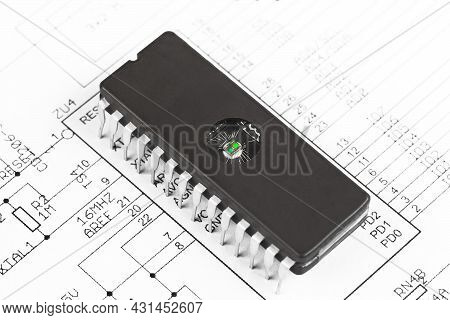 A Reprogrammable Microcircuit With Electrical Recording And Uv Erasure Lies In The Circuit Diagram.