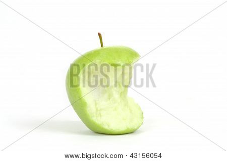 Verde manzana mordida aislado en blanco
